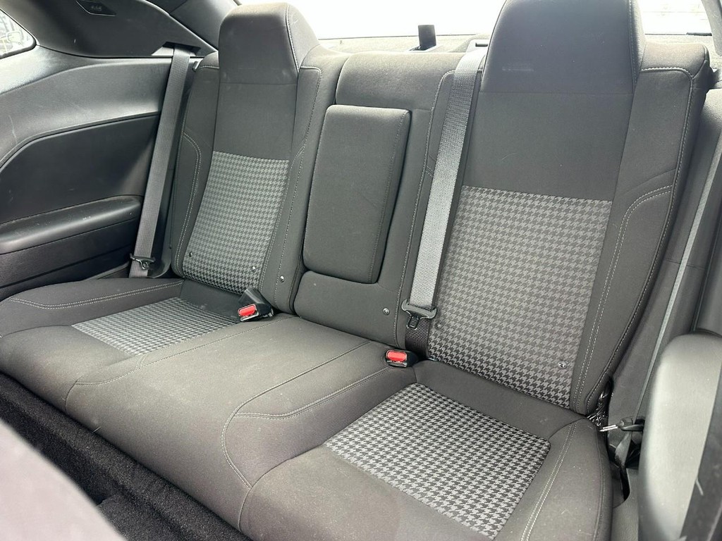 Dodge Challenger Vehicle Full-screen Gallery Image 10