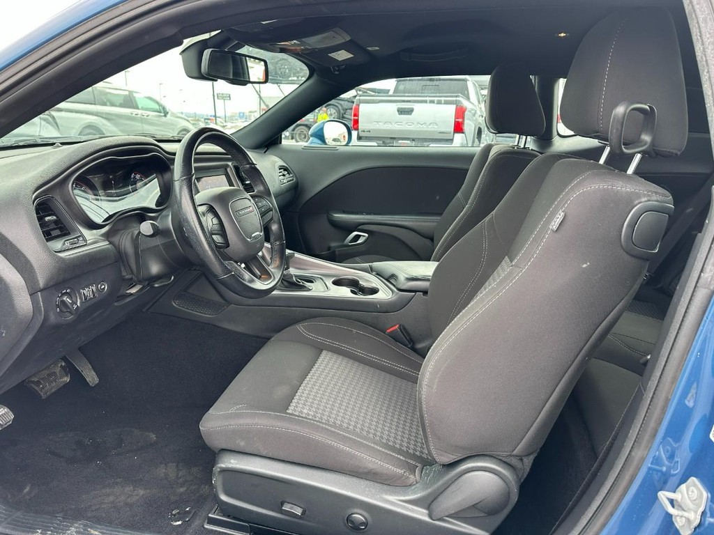 Dodge Challenger Vehicle Full-screen Gallery Image 11