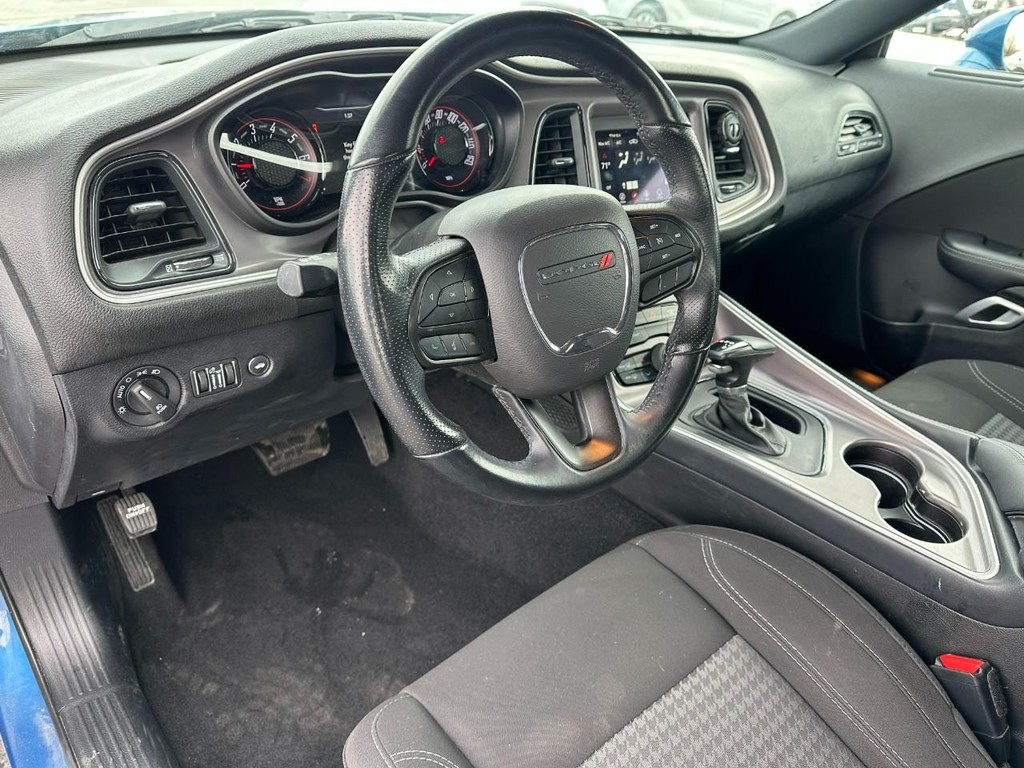 Dodge Challenger Vehicle Full-screen Gallery Image 12