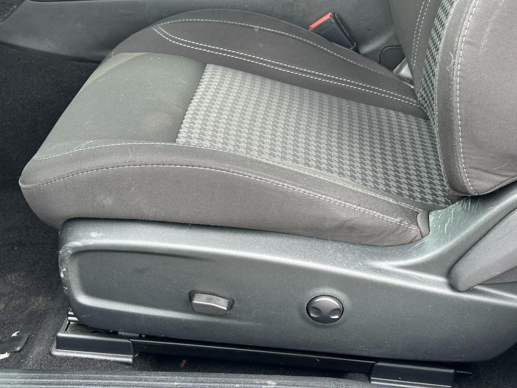 Dodge Challenger Vehicle Full-screen Gallery Image 14