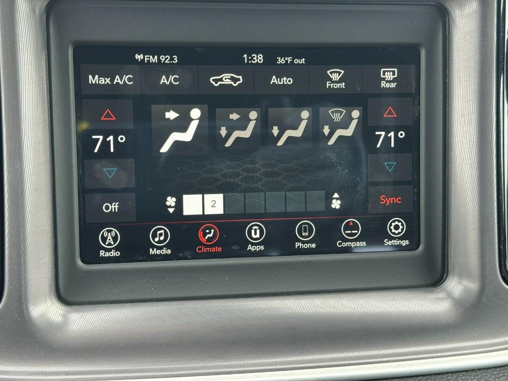 Dodge Challenger Vehicle Full-screen Gallery Image 15