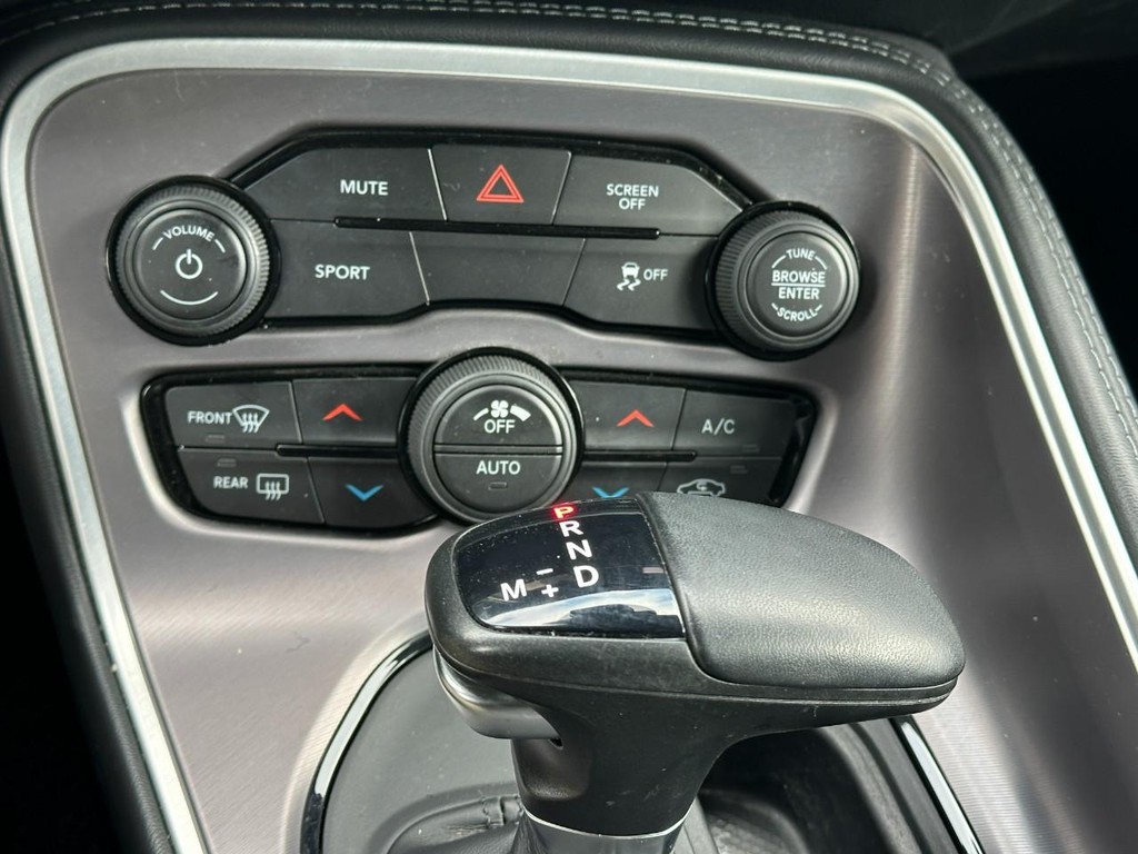 Dodge Challenger Vehicle Full-screen Gallery Image 16