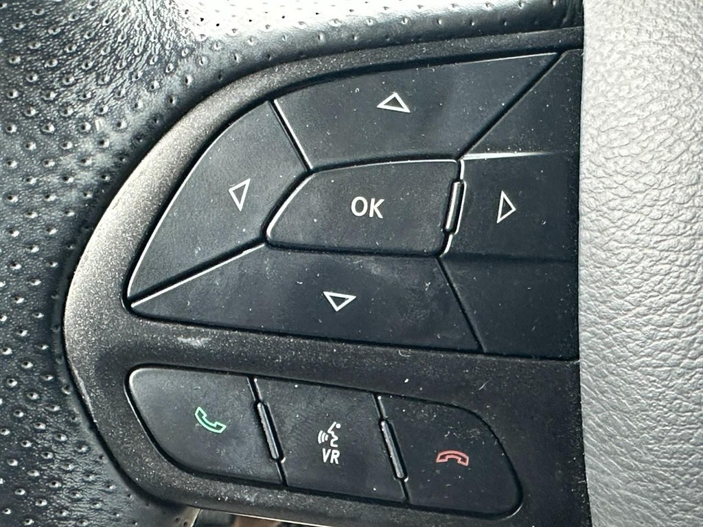 Dodge Challenger Vehicle Full-screen Gallery Image 17