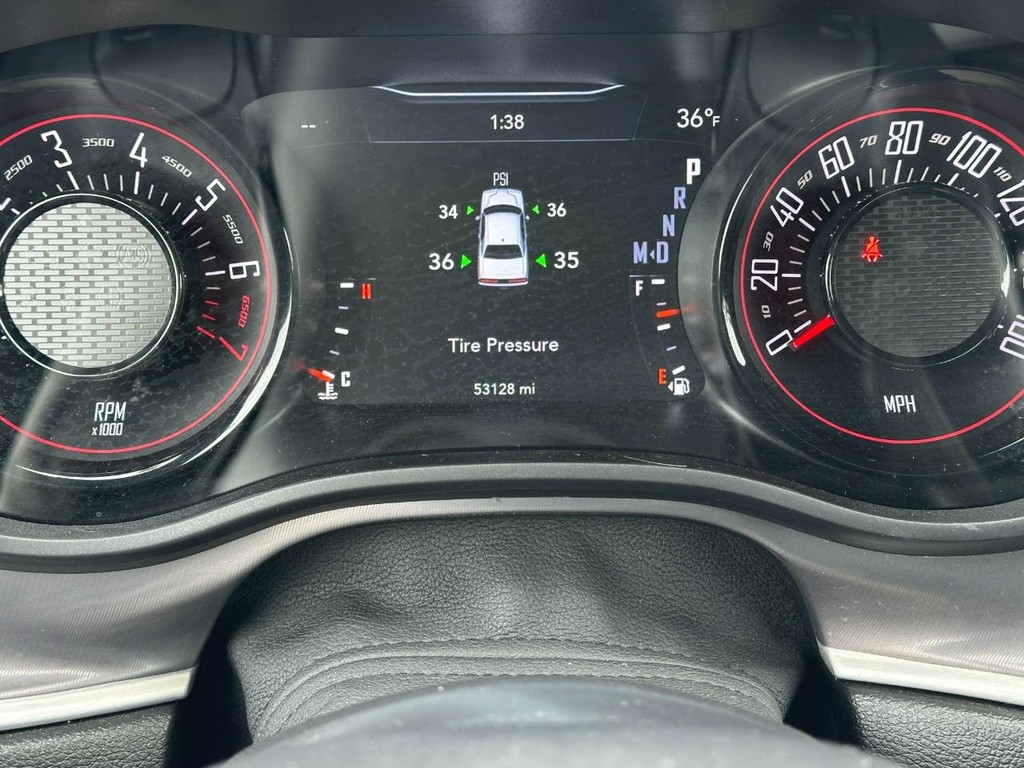 Dodge Challenger Vehicle Full-screen Gallery Image 19