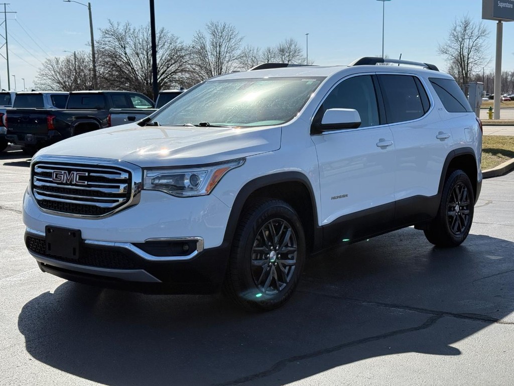 GMC Acadia Vehicle Full-screen Gallery Image 08
