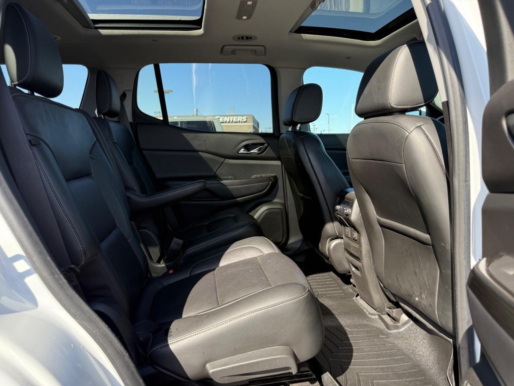 GMC Acadia Vehicle Full-screen Gallery Image 11