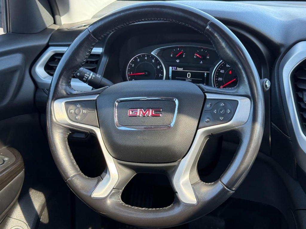 GMC Acadia Vehicle Full-screen Gallery Image 14