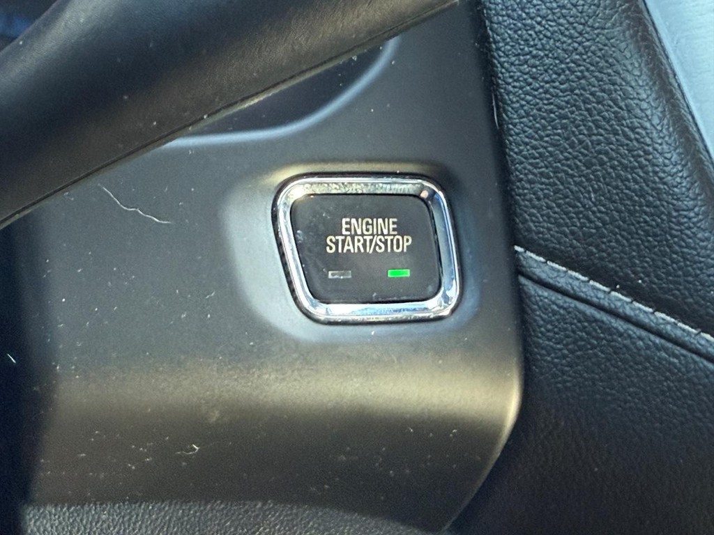 GMC Acadia Vehicle Full-screen Gallery Image 17