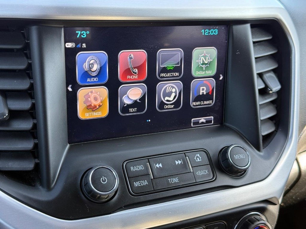 GMC Acadia Vehicle Full-screen Gallery Image 18