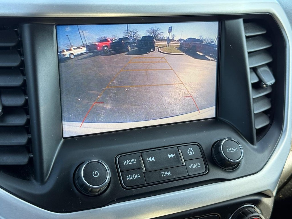 GMC Acadia Vehicle Full-screen Gallery Image 19