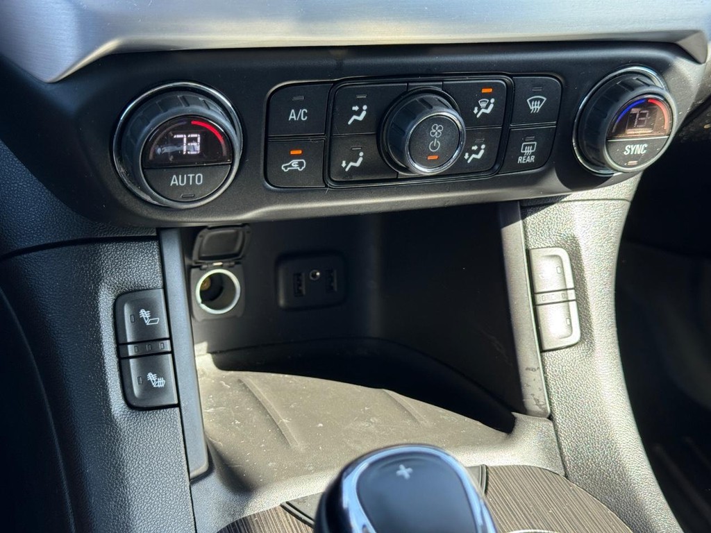 GMC Acadia Vehicle Full-screen Gallery Image 20