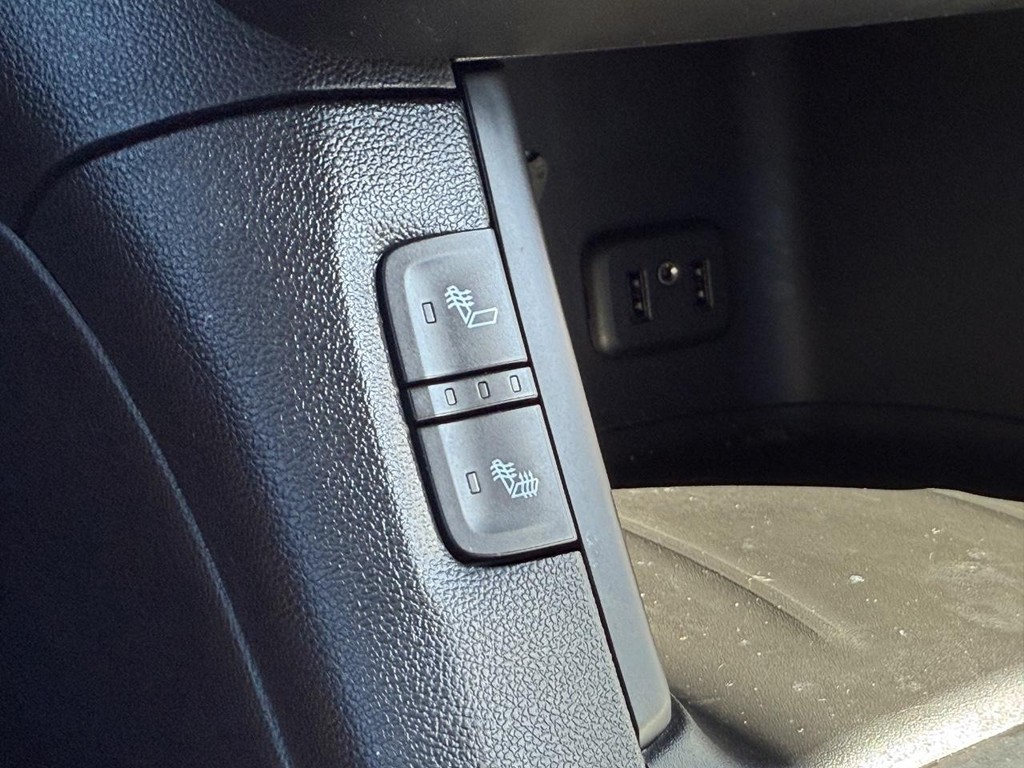 GMC Acadia Vehicle Full-screen Gallery Image 21