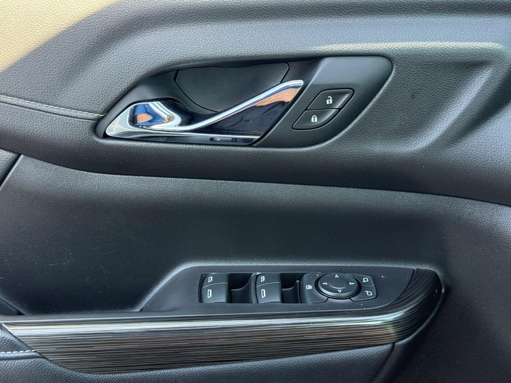 GMC Acadia Vehicle Full-screen Gallery Image 25