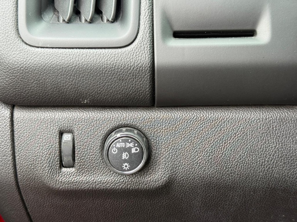 Chevrolet Colorado Vehicle Full-screen Gallery Image 21