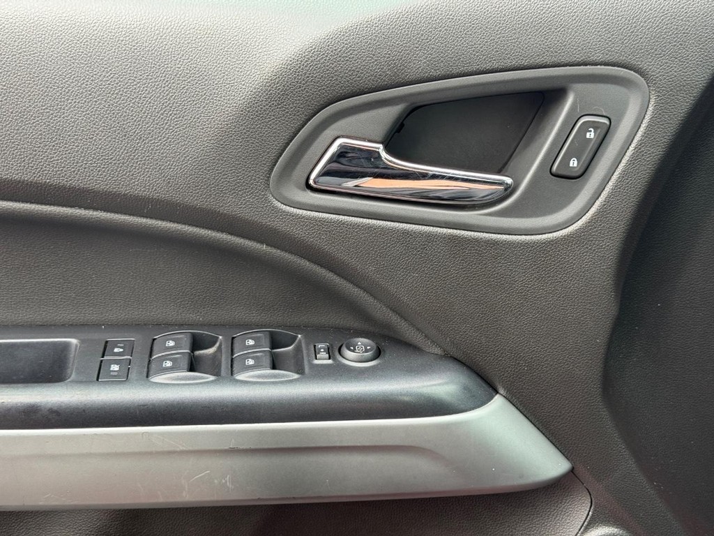 Chevrolet Colorado Vehicle Full-screen Gallery Image 22