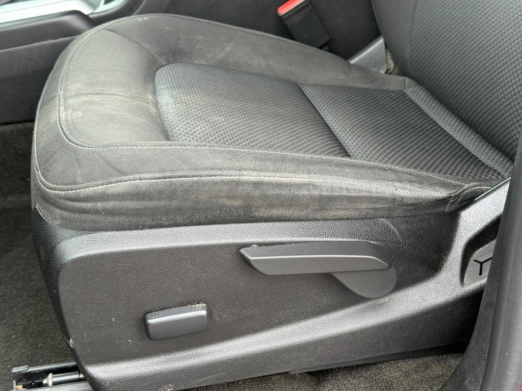 Chevrolet Colorado Vehicle Full-screen Gallery Image 23