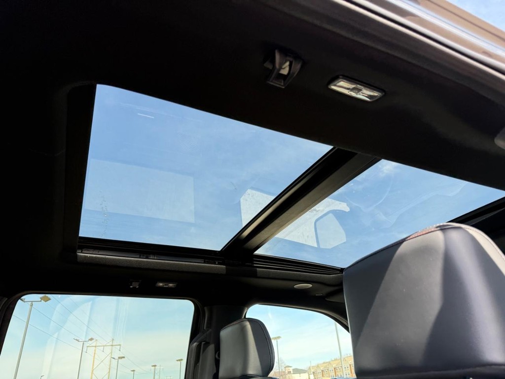 Ford F-150 Vehicle Full-screen Gallery Image 11