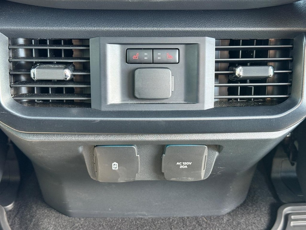 Ford F-150 Vehicle Full-screen Gallery Image 12