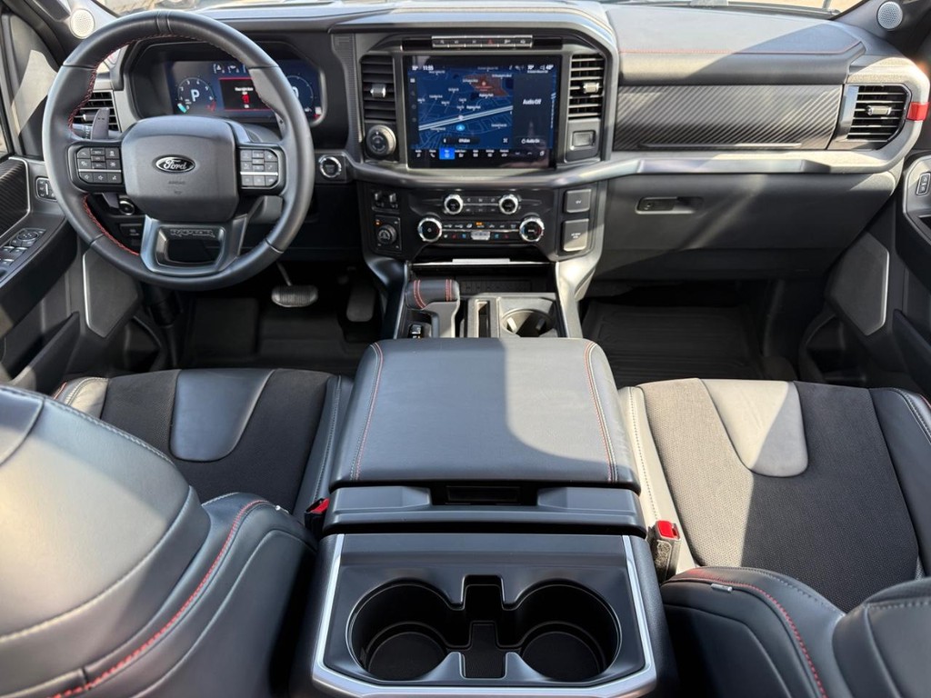 Ford F-150 Vehicle Full-screen Gallery Image 13