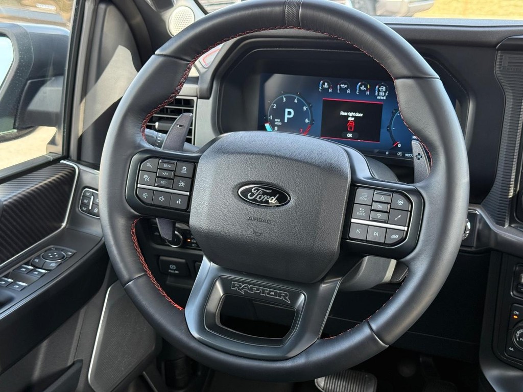 Ford F-150 Vehicle Full-screen Gallery Image 14