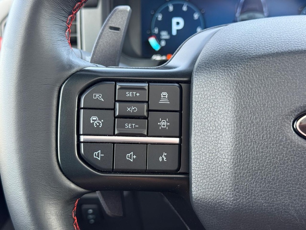 Ford F-150 Vehicle Full-screen Gallery Image 15