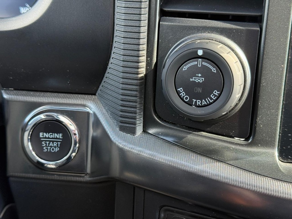 Ford F-150 Vehicle Full-screen Gallery Image 17