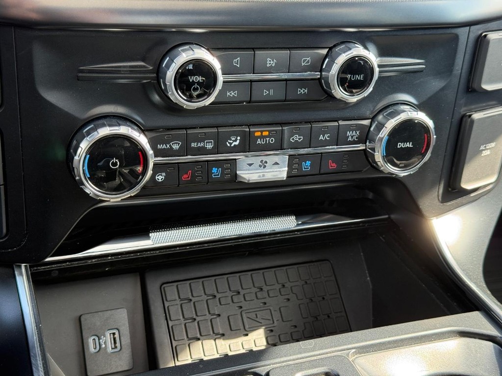 Ford F-150 Vehicle Full-screen Gallery Image 21