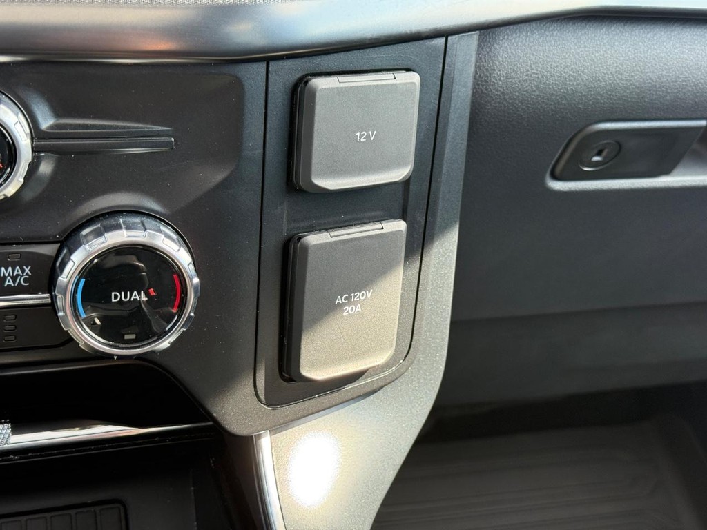 Ford F-150 Vehicle Full-screen Gallery Image 22