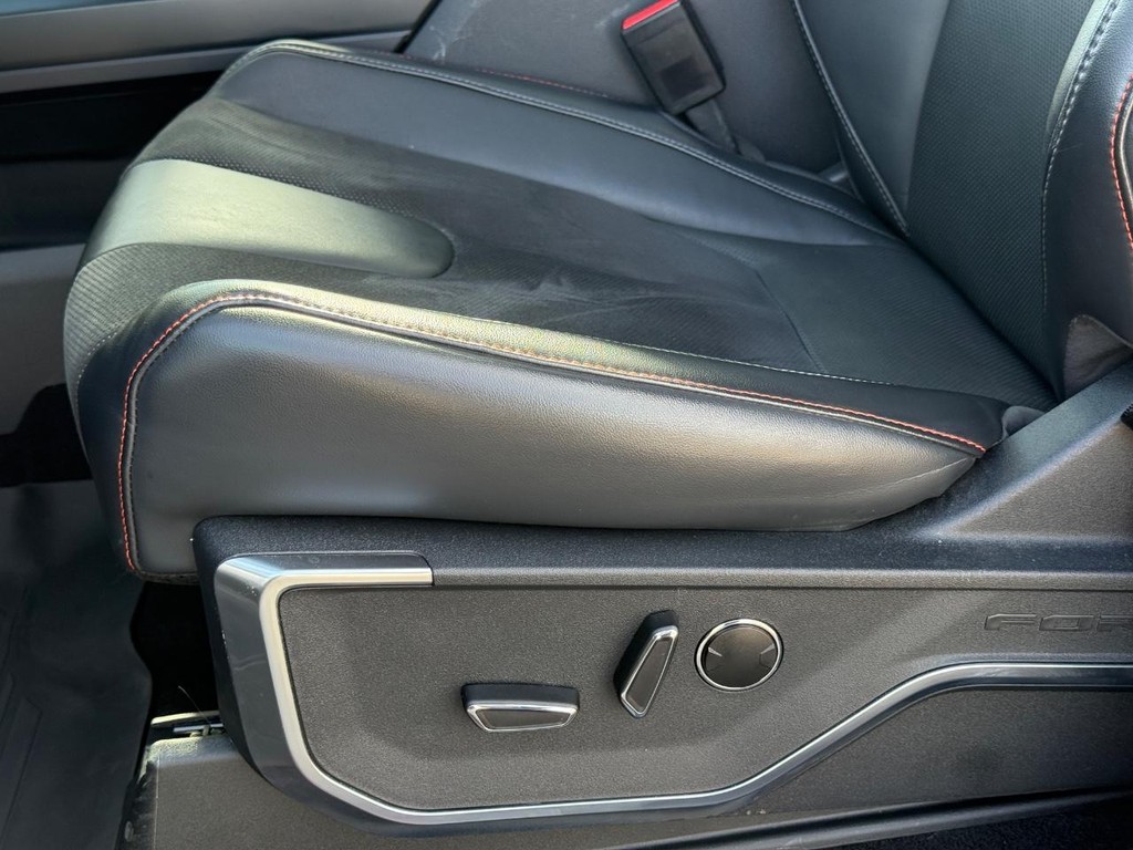 Ford F-150 Vehicle Full-screen Gallery Image 29