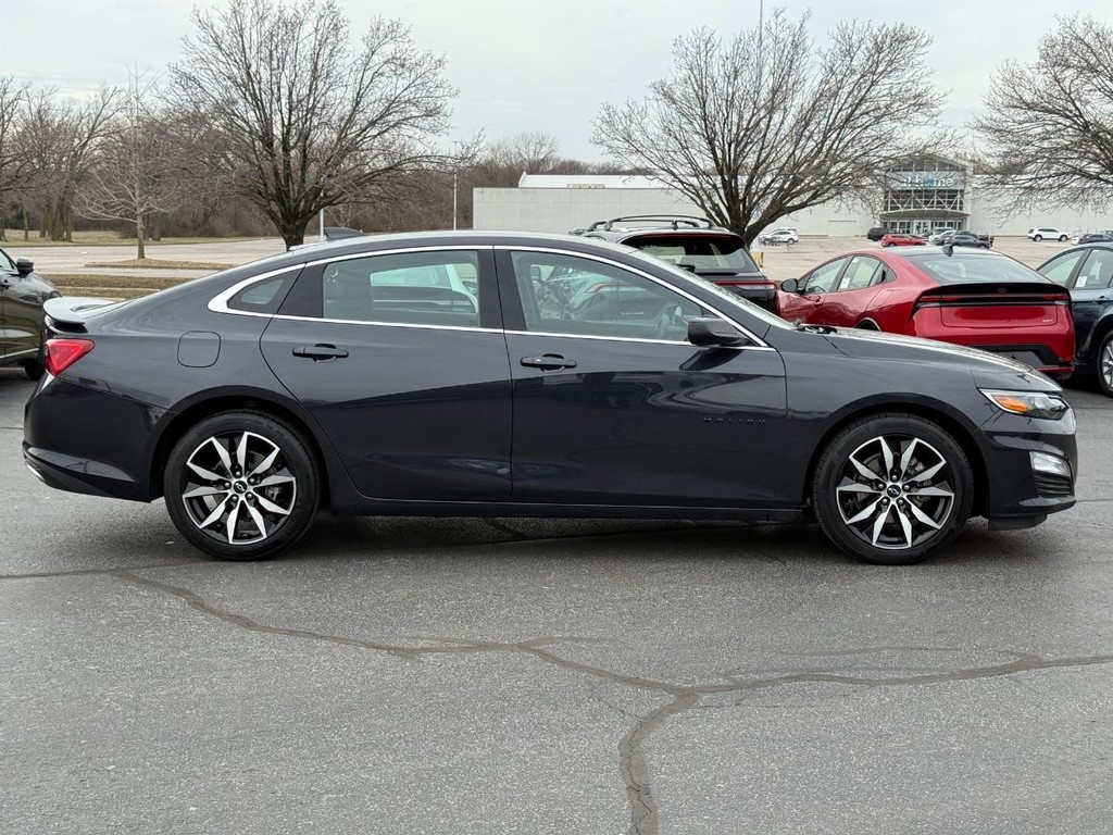 Chevrolet Malibu Vehicle Full-screen Gallery Image 02