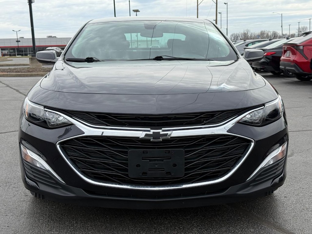 Chevrolet Malibu Vehicle Full-screen Gallery Image 09