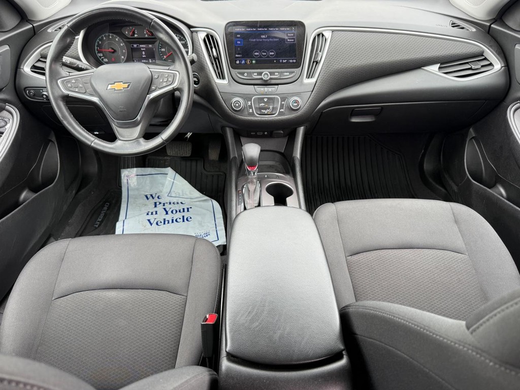 Chevrolet Malibu Vehicle Full-screen Gallery Image 11