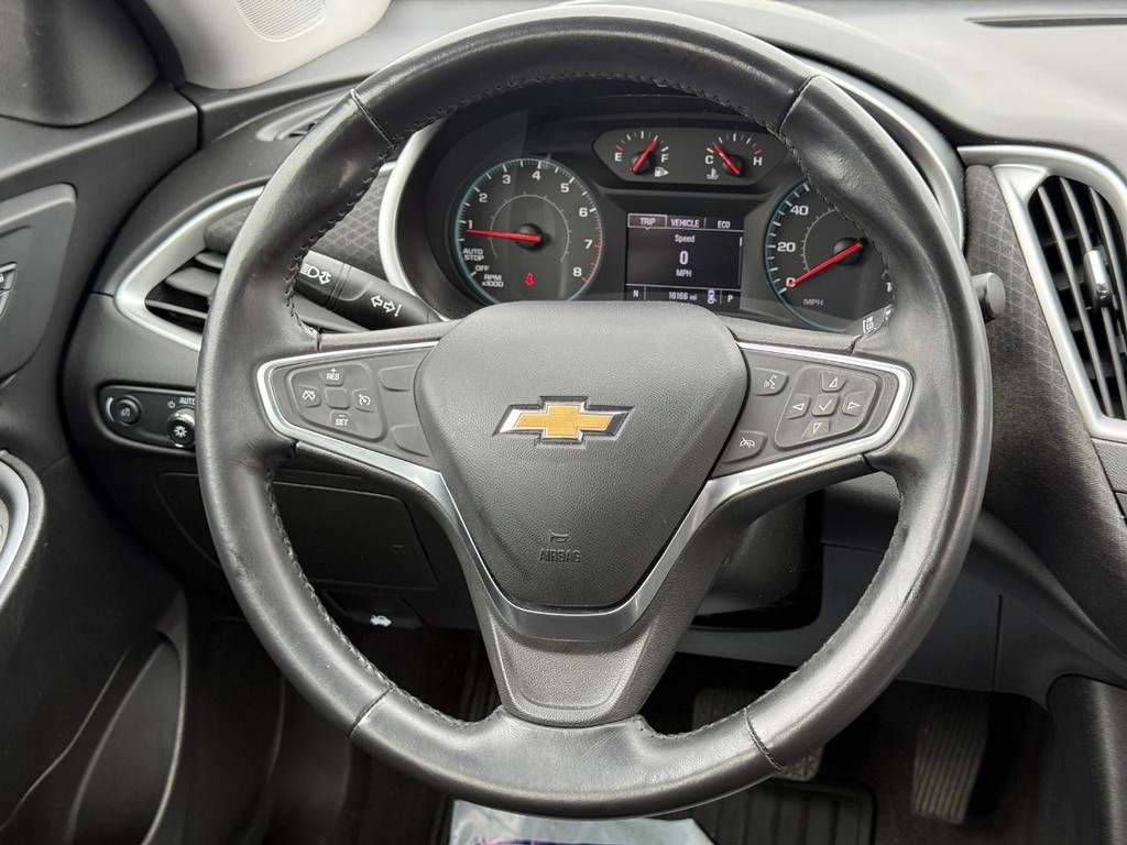 Chevrolet Malibu Vehicle Full-screen Gallery Image 12