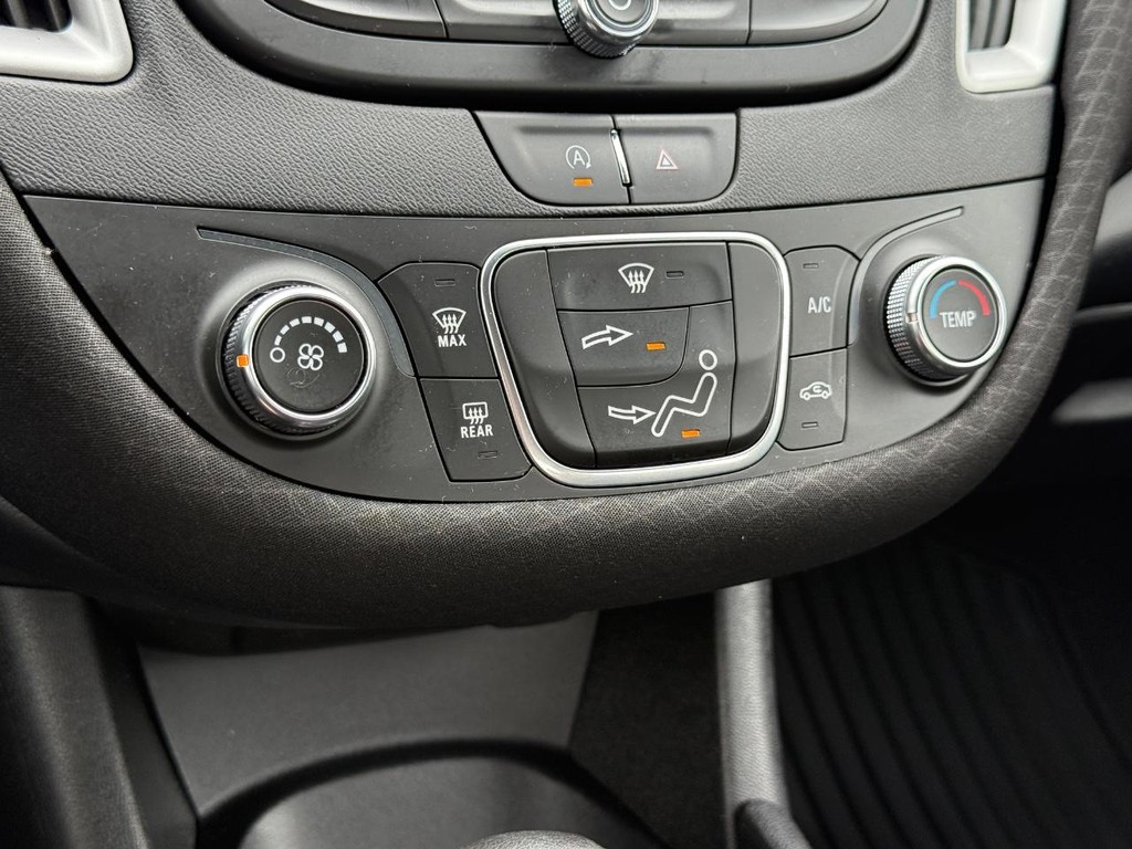 Chevrolet Malibu Vehicle Full-screen Gallery Image 18