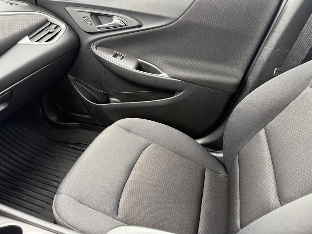 Chevrolet Malibu Vehicle Full-screen Gallery Image 20