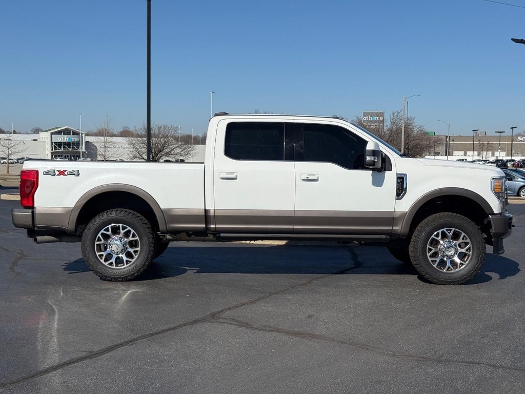 Ford Super Duty F-250 SRW Vehicle Full-screen Gallery Image 02