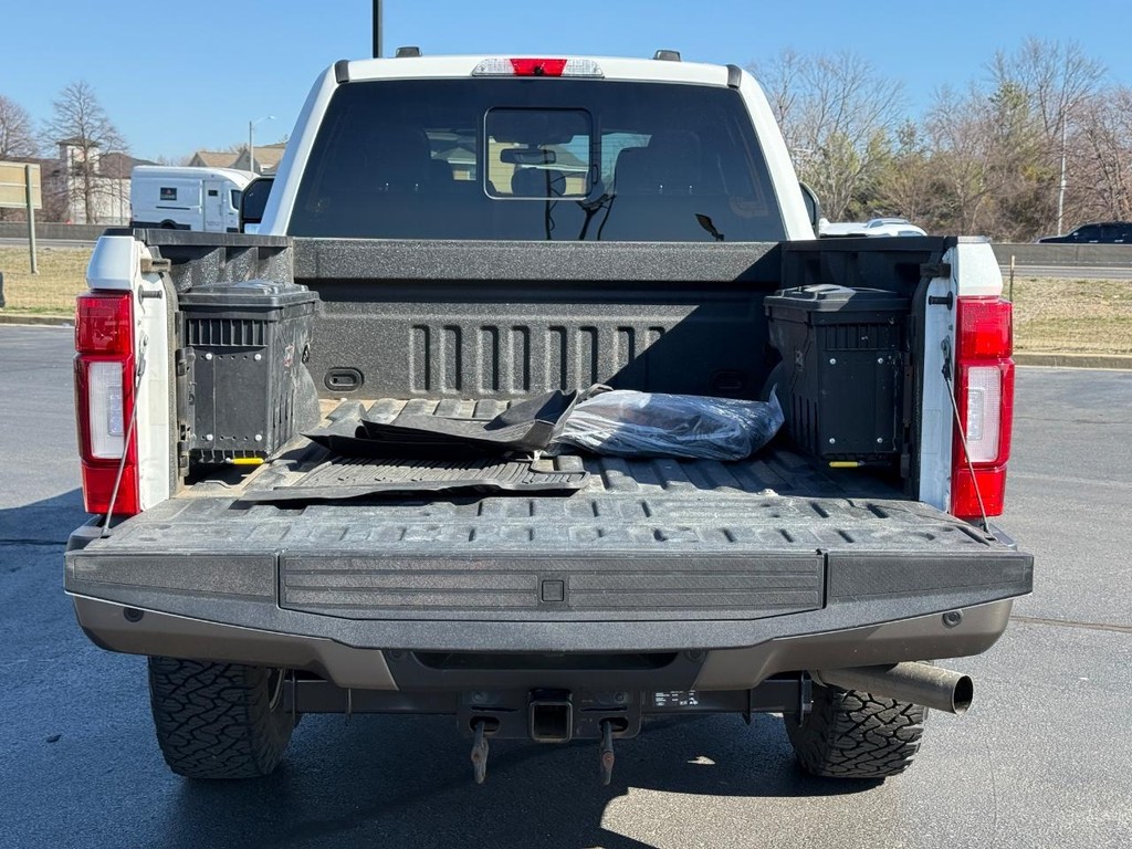 Ford Super Duty F-250 SRW Vehicle Full-screen Gallery Image 06