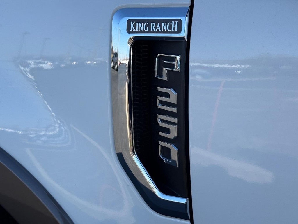 Ford Super Duty F-250 SRW Vehicle Full-screen Gallery Image 07