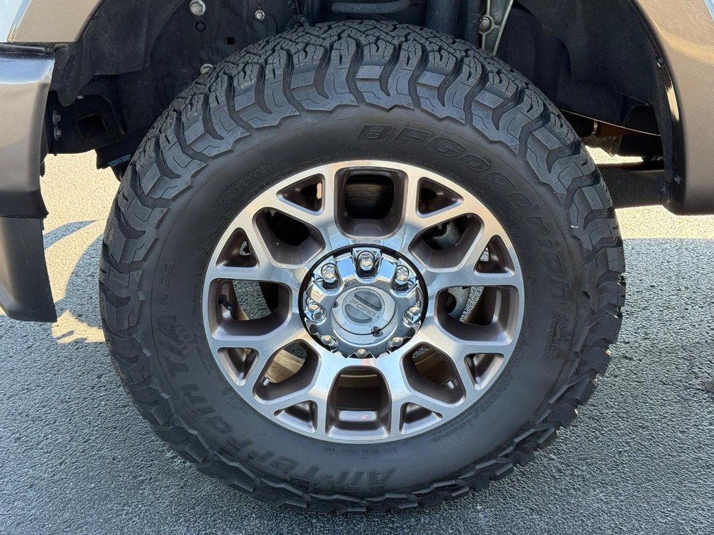 Ford Super Duty F-250 SRW Vehicle Full-screen Gallery Image 08