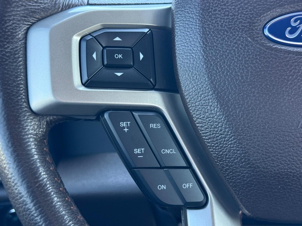 Ford Super Duty F-250 SRW Vehicle Full-screen Gallery Image 16