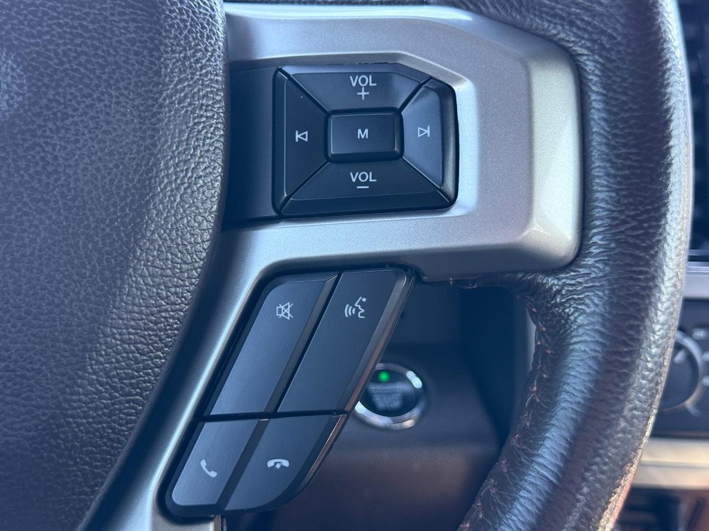 Ford Super Duty F-250 SRW Vehicle Full-screen Gallery Image 17