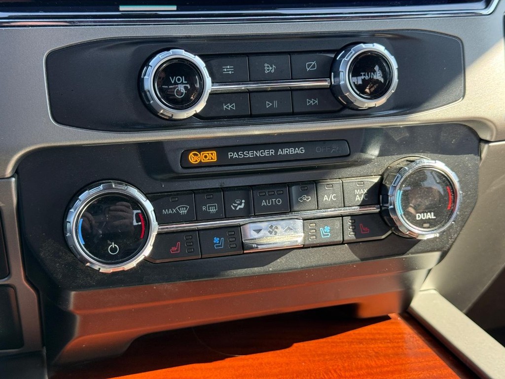 Ford Super Duty F-250 SRW Vehicle Full-screen Gallery Image 22