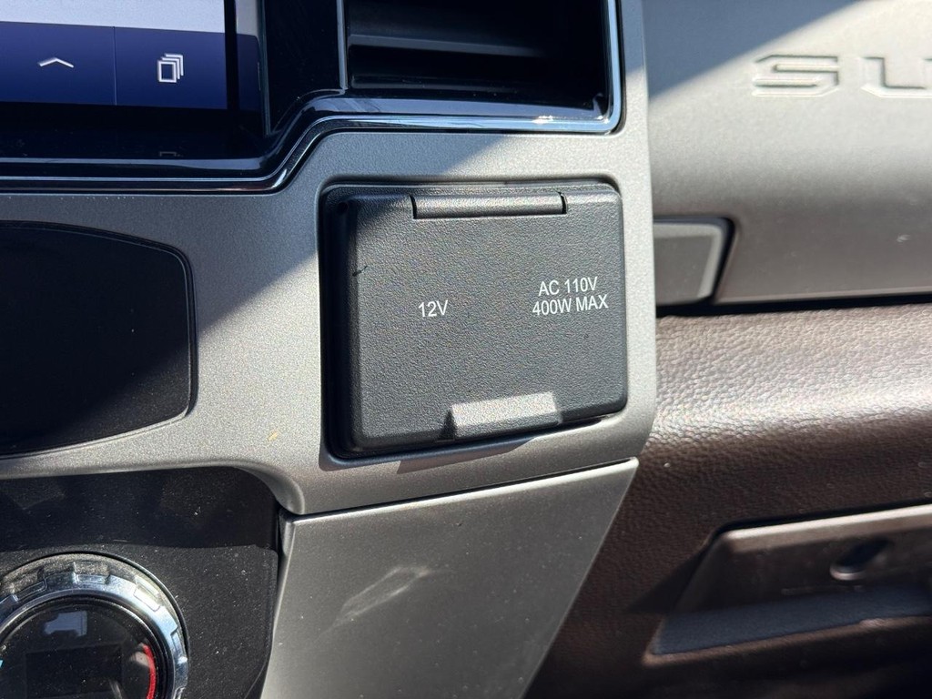 Ford Super Duty F-250 SRW Vehicle Full-screen Gallery Image 23