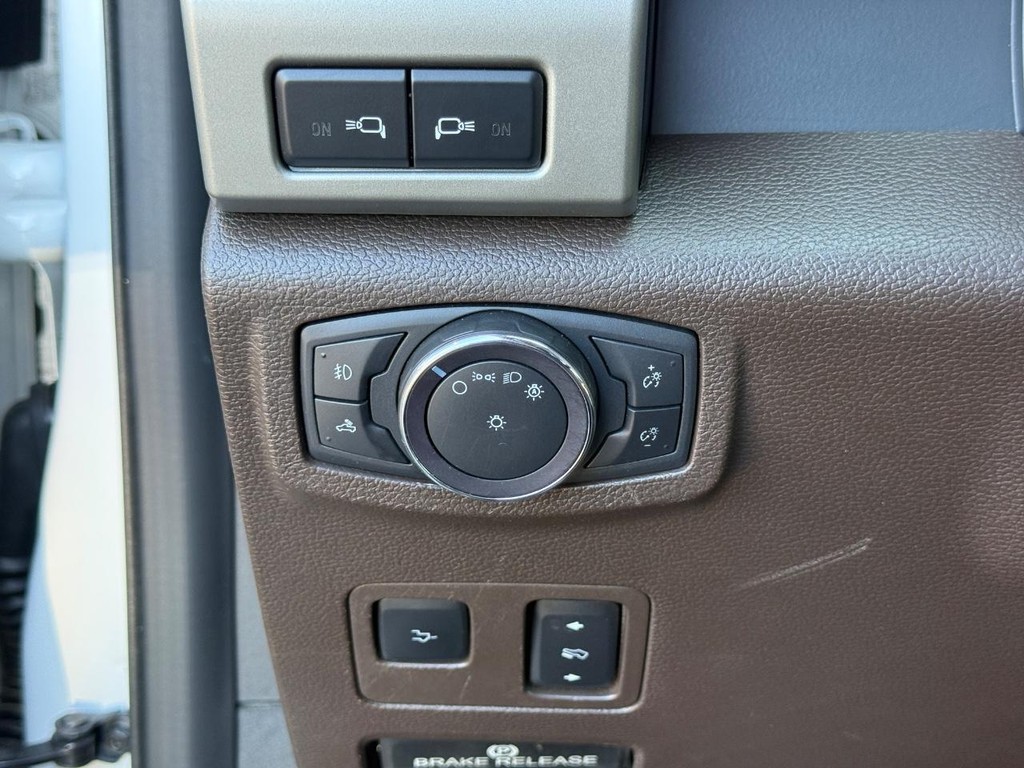 Ford Super Duty F-250 SRW Vehicle Full-screen Gallery Image 26