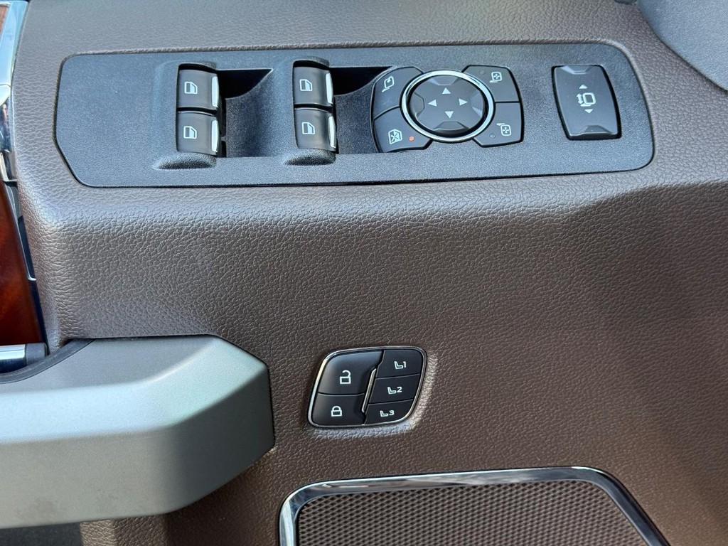 Ford Super Duty F-250 SRW Vehicle Full-screen Gallery Image 27