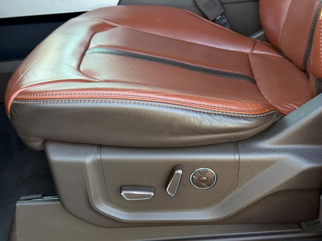 Ford Super Duty F-250 SRW Vehicle Full-screen Gallery Image 28