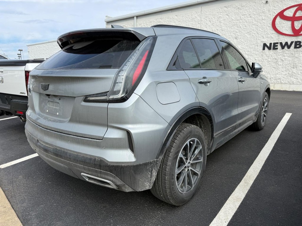 Cadillac XT4 Vehicle Full-screen Gallery Image 02