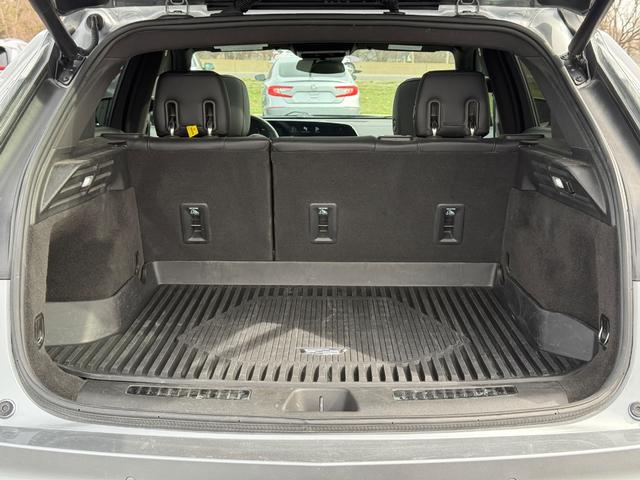 Cadillac XT4 Vehicle Full-screen Gallery Image 06