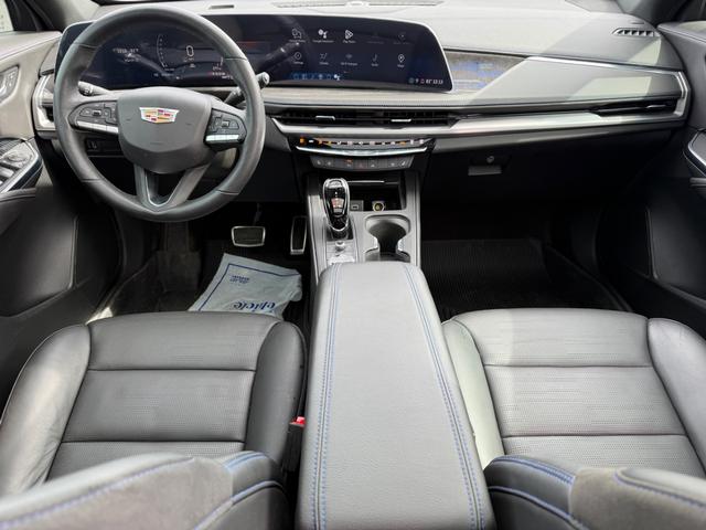 Cadillac XT4 Vehicle Full-screen Gallery Image 13