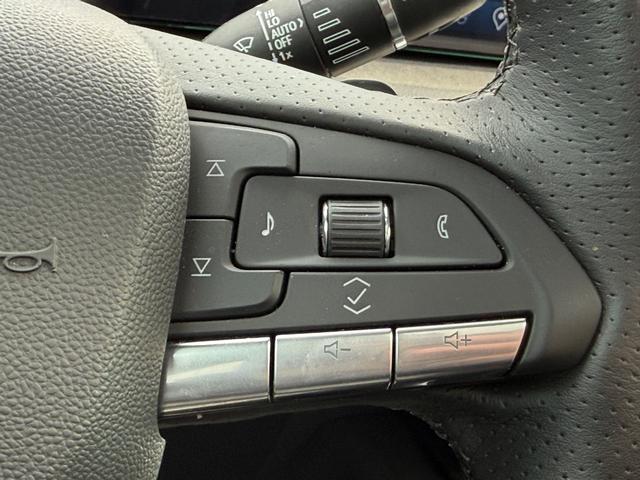 Cadillac XT4 Vehicle Full-screen Gallery Image 16